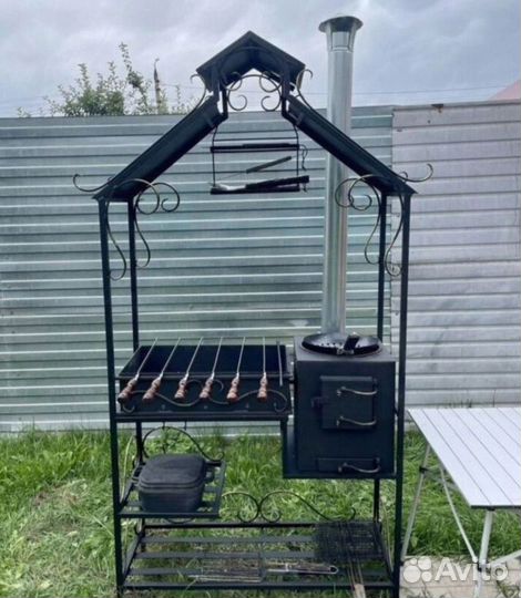 Кованый мангал с крышей и печью под казан