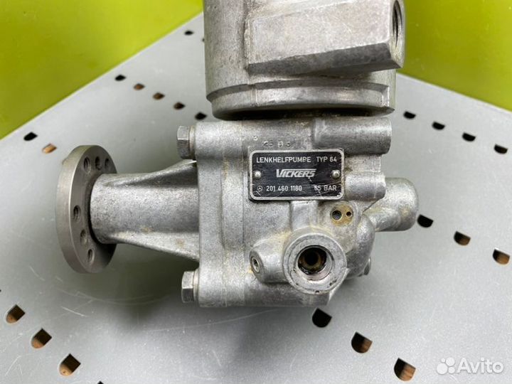 Гур Mercedes-Benz 190 W201 M102 2.0 1990