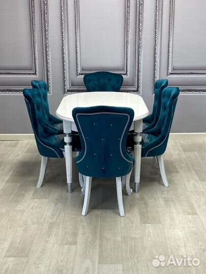 Стол и стулья