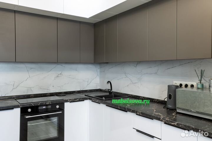 Кухня под потолок на заказ