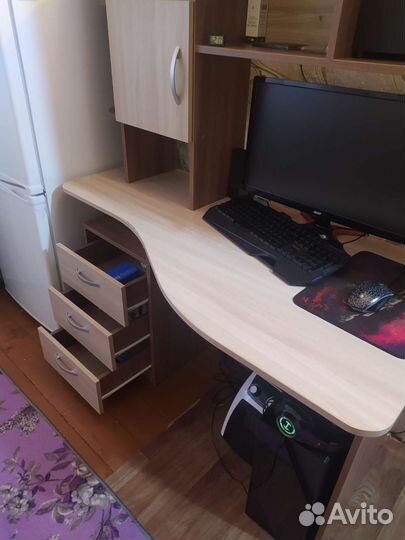 Компьютерный стол