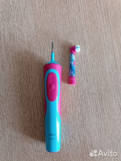 Электрическая зубная щетка oral b детская