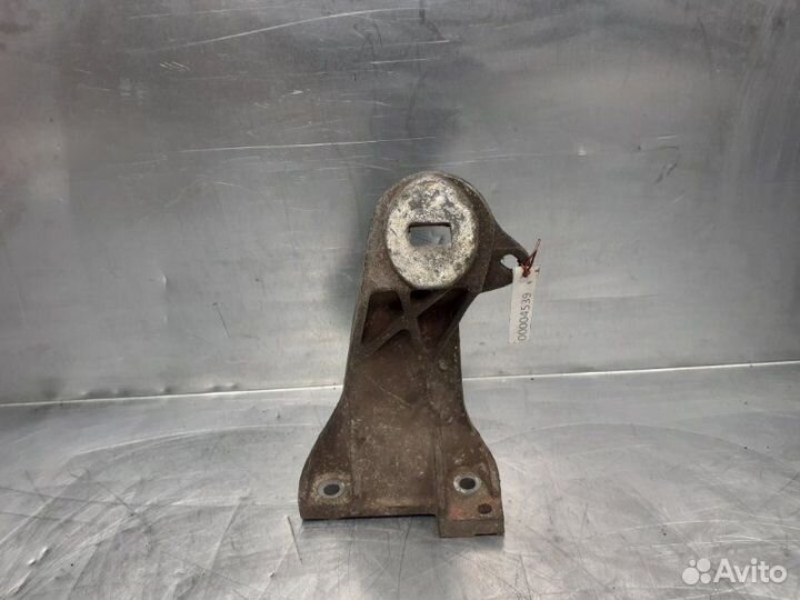 Кронштейн двигателя правый Volkswagen Passat B2