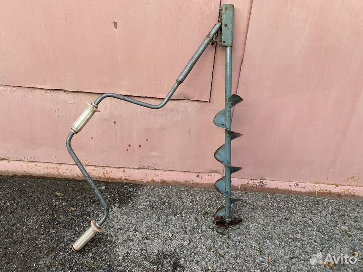 Ледобур для рыбалки