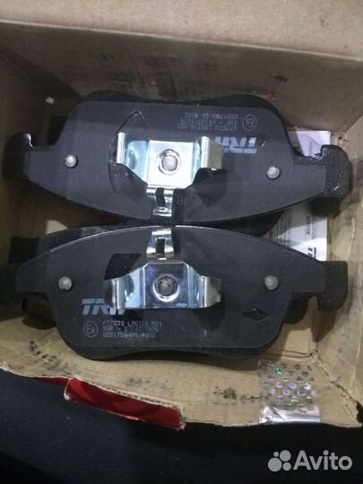 Продам передние тормозные колодки на Дастер