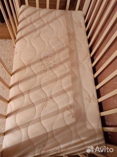 Детская кроватка с маятником универсальным