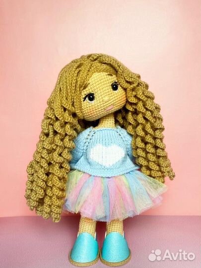 Вязаная кукла ручной работы