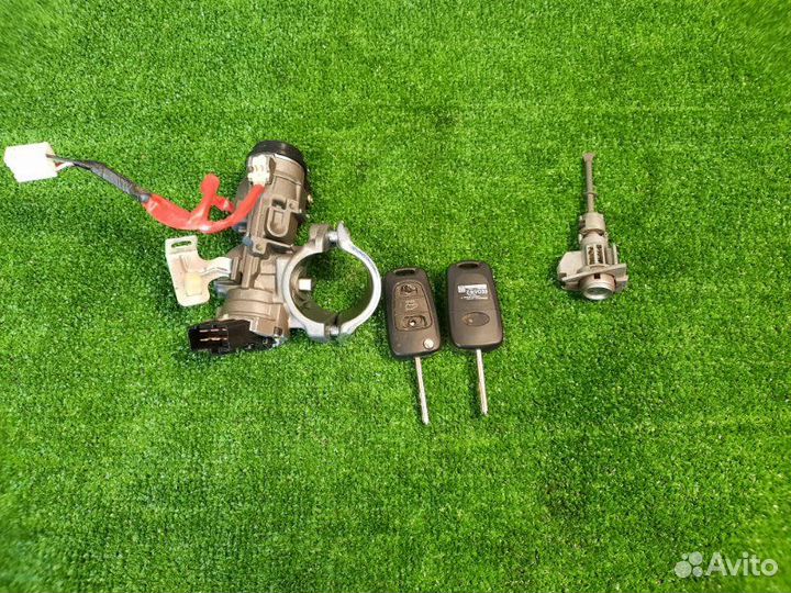Замок зажигания с ключом(2шт.), личинкой двери