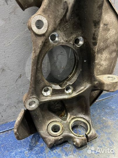 Кулак поворотный передний левый Audi A6 C7