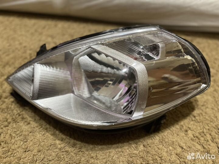 Фара передняя левая на nissan tiida c11 Фара перед