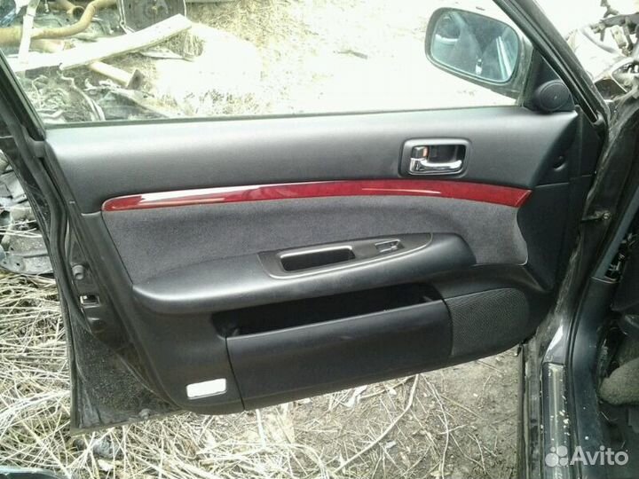 Передняя левая дверь на Toyota Mark II 110 кузов
