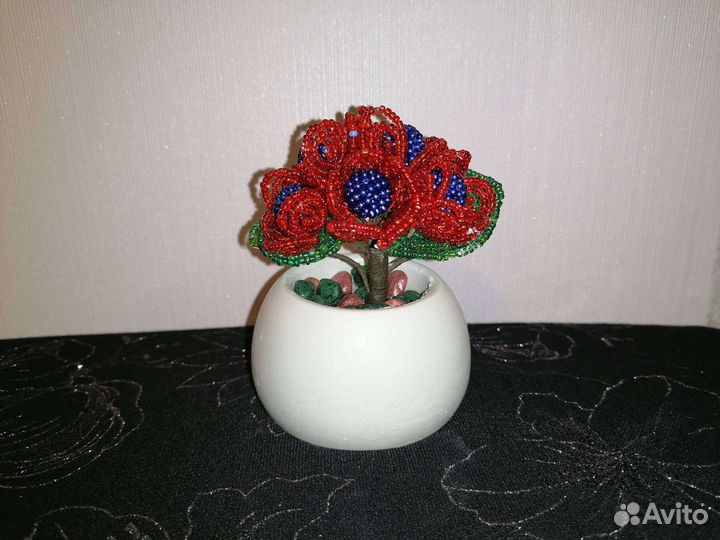 Цветочки из бисера (ручная работа)