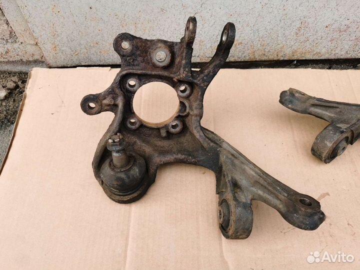 Цапфа Toyota Avensis 2 поколения