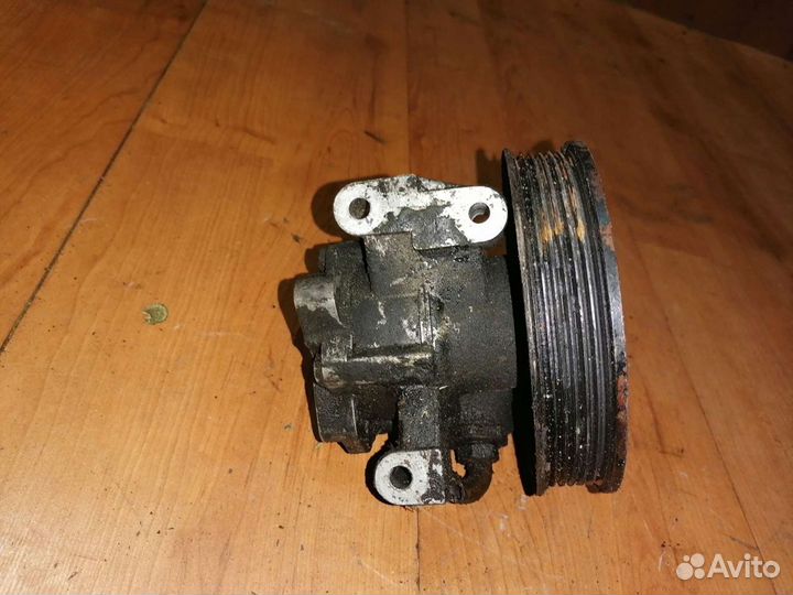 Насос гидроусилителя Mercedes om 611 2.2DCi