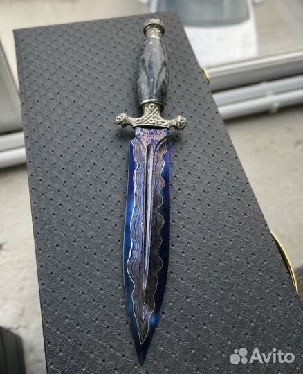 Нож из дамасской стали