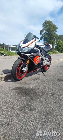 Супер байк Aprilia RSV4