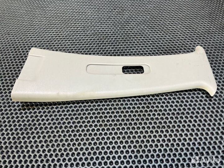 Обшивка стойки лев. Mitsubishi Triton