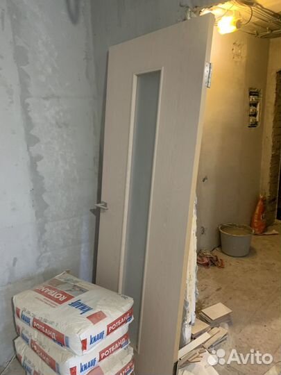 Двери межкомнатные, с коробками. 6 штук