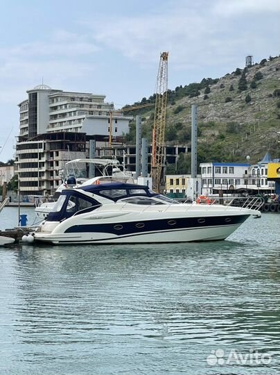 Моторная яхтa