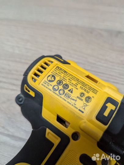 Дрель-шуруповерт Dewalt DCD778