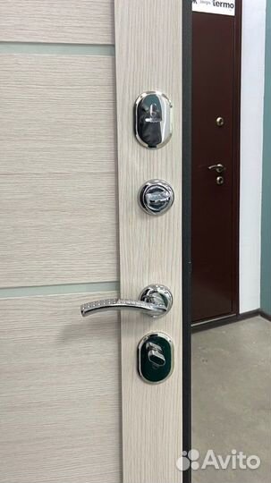 Дверь входная в квартиру