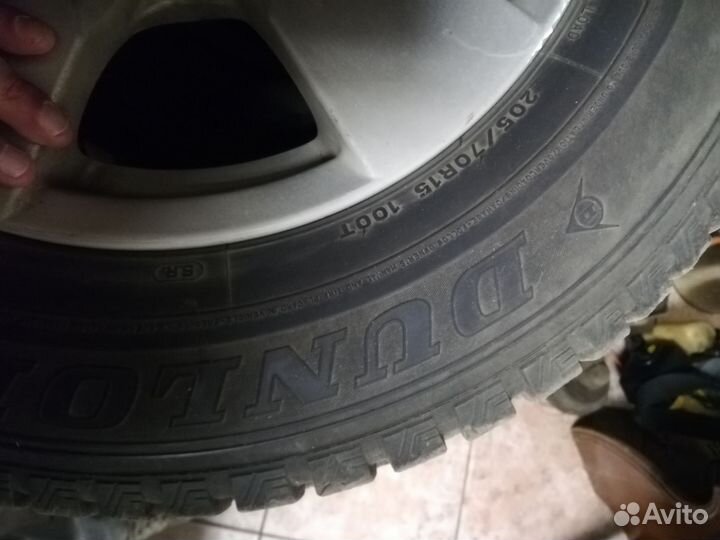 Dunlop SP Winter Ice 01 205/70 R15 96T