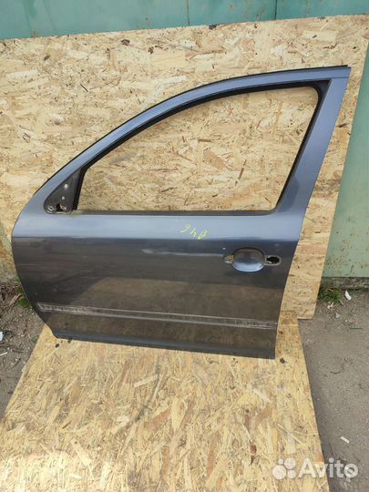 Левая дверь Skoda Octavia a5