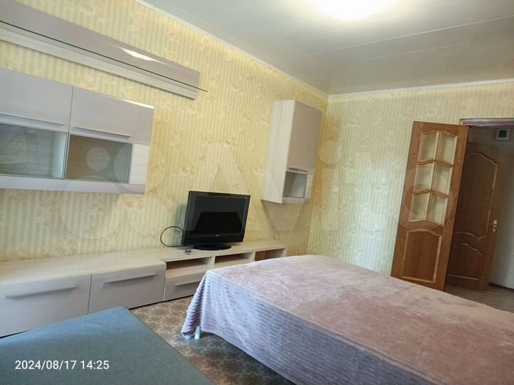 2-к. квартира, 54 м², 1/9 эт.