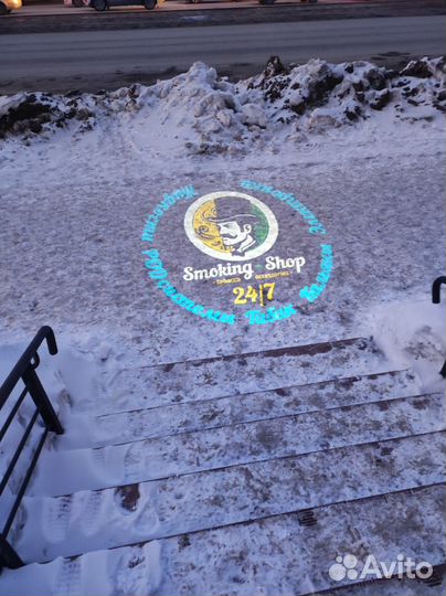 Яркие Рекламные проекции на асфальте, гобопроектор