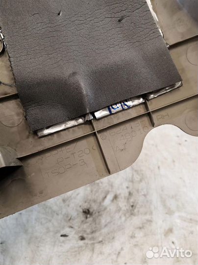 Обшивка стойки Тойота Хайлендер