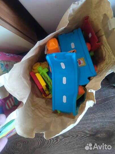 Автостоянка и парковка вертолетов для малышей