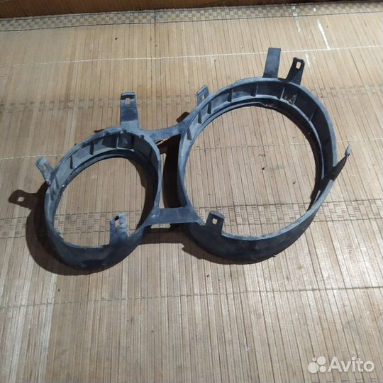 Накладка на фару передняя правая Mercedes-Benz