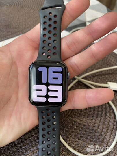 Apple Watch Series 4 44mm nike+ 78%акб