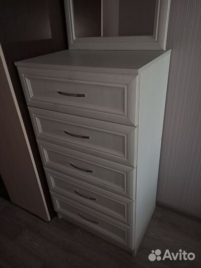 Комод с зеркалом