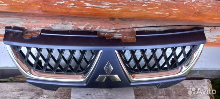Решетка радиатора mitsubishi pajero sport