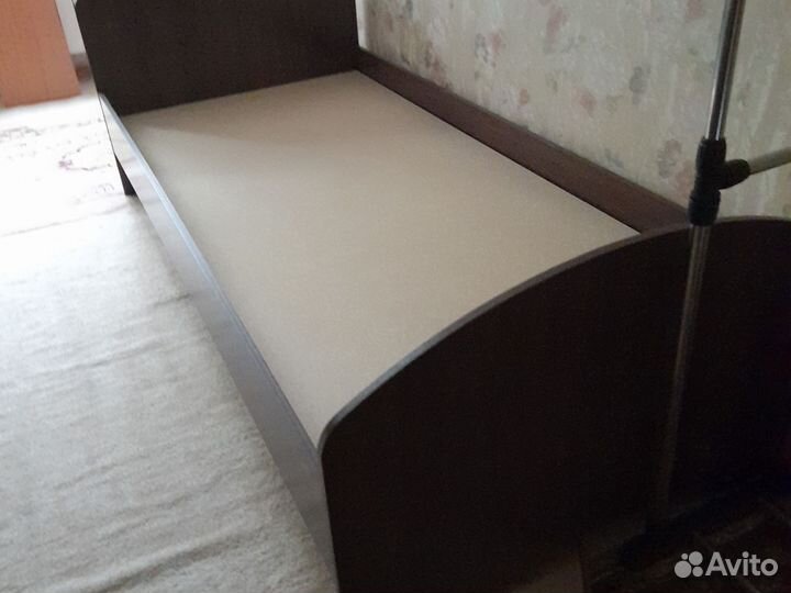 Кровать