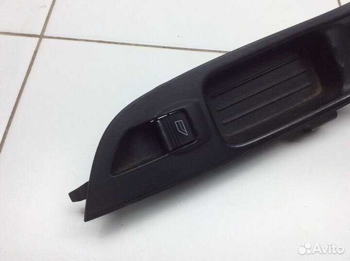 Кнопка стеклоподъемника пер правая Ford Focus 3