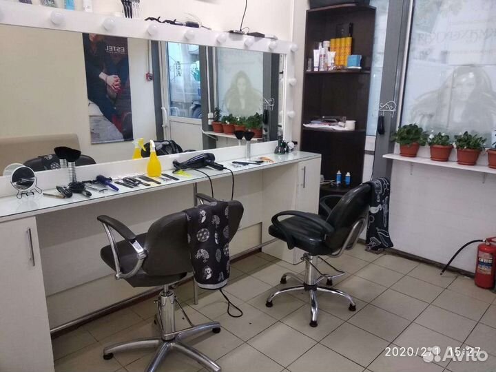 Рабочие столы для парикмахерски и салонов красоты