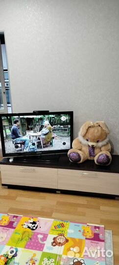 Телевизор Samsung с тумбой