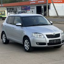 Skoda Fabia 1.6 AT, 2009, 280 000 км, с пробегом, цена 625 000 руб.