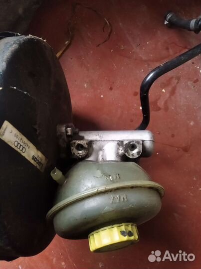 Вакуумный усилитель тормозов на Ауди 80 б4