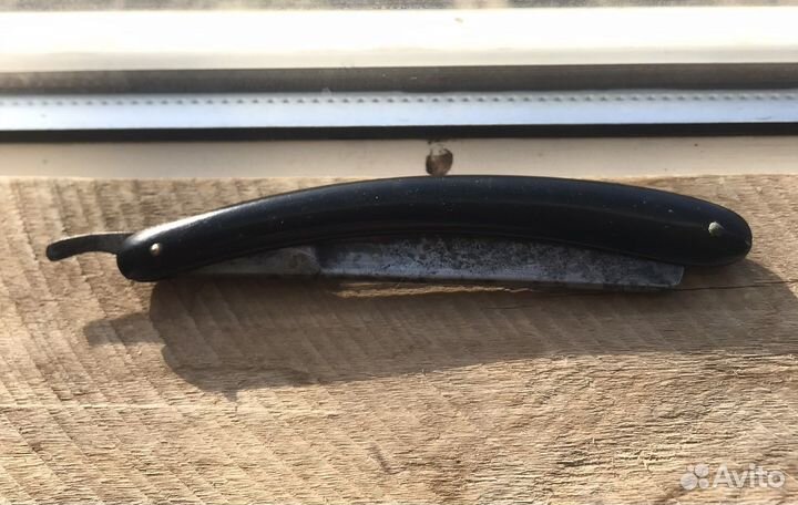 Опасная бритва 54года, Труд Вача