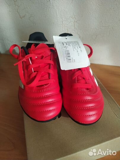 Футбольные бутсы adidas