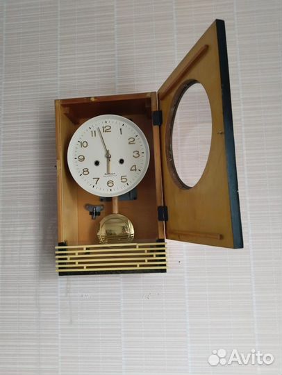 Часы настенные с боем янтарь