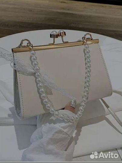 Сумка светло-бежевая элегантная