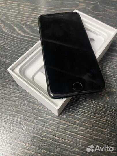 iPhone SE, 64 ГБ