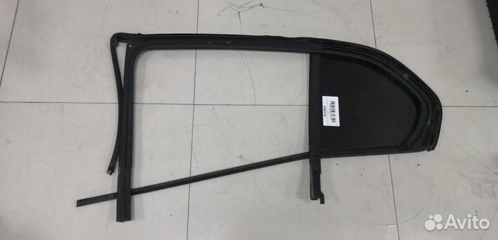 Стекло двери задней правой форточка Skoda Superb 2