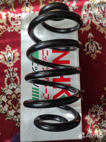 Задняя пружина подвески