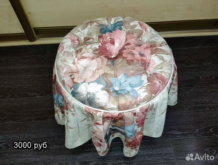 Банкетка-оттоманка с юбкой, пуф, каретная стяжка