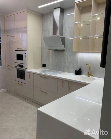 Угловая кухня до потолка в рассрочку